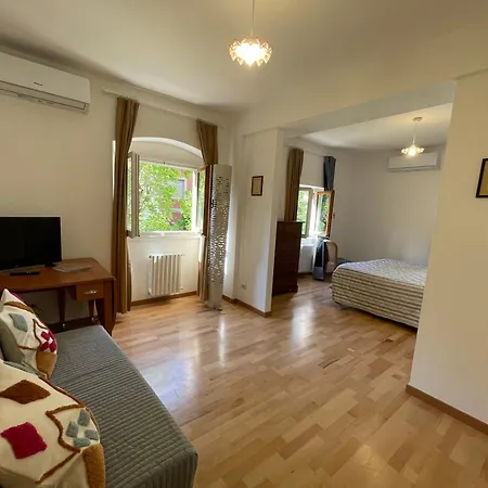 Apartment Elena's With Lodge, Near The Center *
